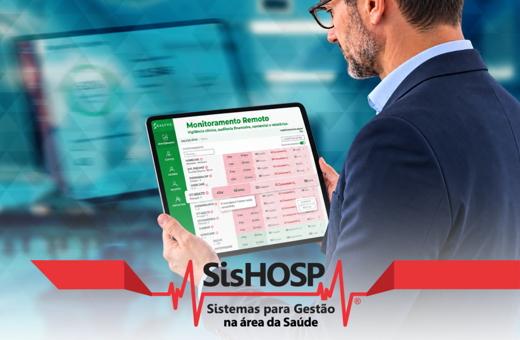 Profissional de terno segurando um tablet com tela de software de monitoramento remoto para gestão de saúde.